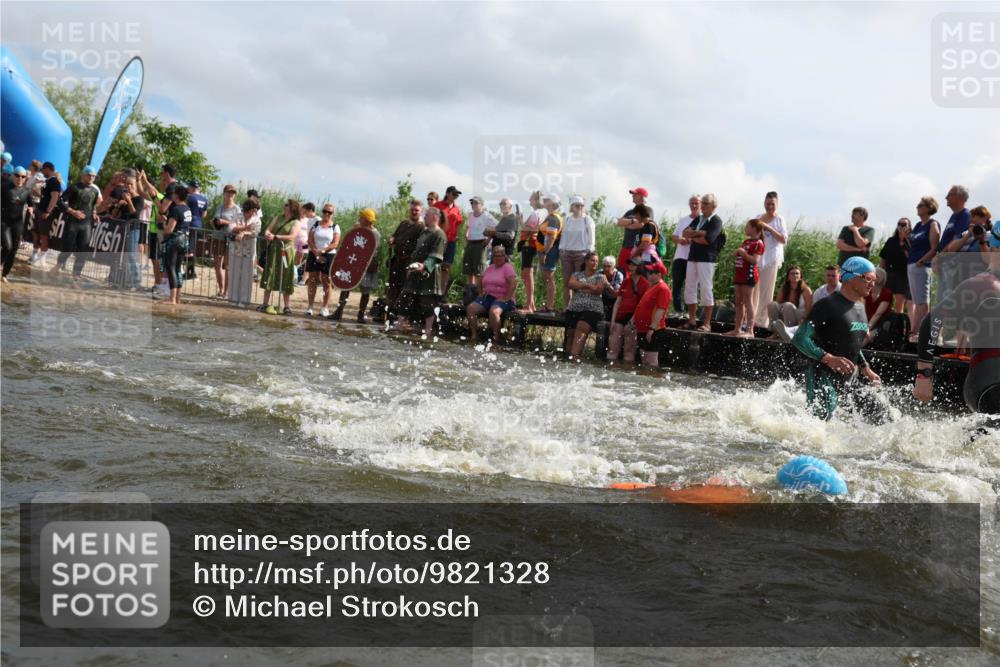 21.06.2026 - Viking Triathlon Michael Strokosch http://msf.ph/oto/9821328 21.06.2026 10:05:52 Schwimmen 45, 78, 156, 160, 183, 193, 282, 316, 393, 498, 505, 528, 563, 567, 578 meine-sportfotos.de