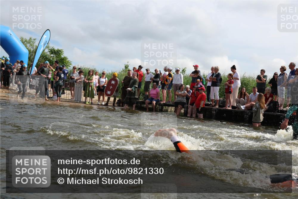 21.06.2026 - Viking Triathlon Michael Strokosch http://msf.ph/oto/9821330 21.06.2026 10:05:53 Schwimmen 45, 78, 156, 160, 183, 193, 282, 316, 393, 498, 505, 528, 563, 567, 578 meine-sportfotos.de