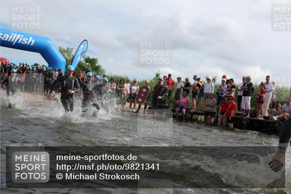 21.06.2026 - Viking Triathlon Michael Strokosch http://msf.ph/oto/9821341 21.06.2026 10:06:00 Schwimmen 91, 93, 147, 156, 173, 185, 259, 261, 273, 282, 405, 443, 498, 505, 563 meine-sportfotos.de