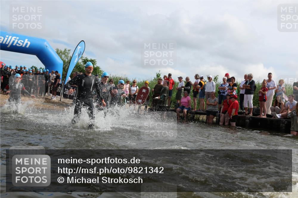 21.06.2026 - Viking Triathlon Michael Strokosch http://msf.ph/oto/9821342 21.06.2026 10:06:00 Schwimmen 91, 93, 147, 156, 173, 185, 259, 261, 273, 282, 405, 443, 498, 505, 563 meine-sportfotos.de
