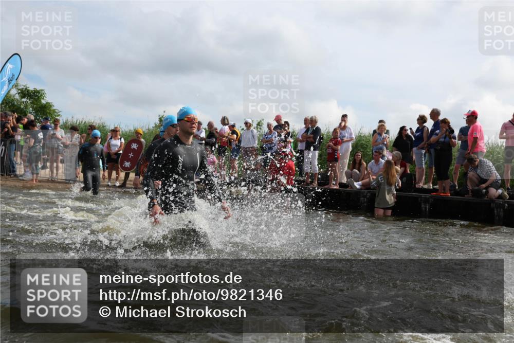 21.06.2026 - Viking Triathlon Michael Strokosch http://msf.ph/oto/9821346 21.06.2026 10:06:01 Schwimmen 91, 93, 147, 156, 173, 185, 259, 261, 273, 282, 405, 443, 498, 505, 563 meine-sportfotos.de