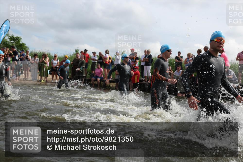 21.06.2026 - Viking Triathlon Michael Strokosch http://msf.ph/oto/9821350 21.06.2026 10:06:02 Schwimmen 91, 93, 147, 156, 173, 185, 259, 261, 273, 282, 405, 443, 498, 505, 563 meine-sportfotos.de