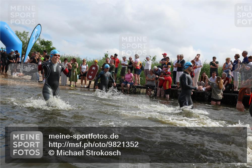 21.06.2026 - Viking Triathlon Michael Strokosch http://msf.ph/oto/9821352 21.06.2026 10:06:03 Schwimmen 91, 93, 147, 156, 173, 185, 259, 261, 273, 282, 405, 443, 498, 505, 563 meine-sportfotos.de