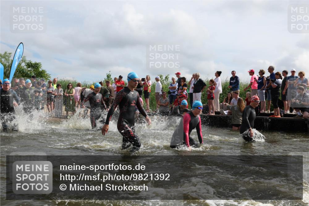 21.06.2026 - Viking Triathlon Michael Strokosch http://msf.ph/oto/9821392 21.06.2026 10:06:24 Schwimmen 56, 72, 85, 184, 188, 190, 212, 274, 312, 378, 415, 489, 522, 533, 539, 550, 577, 603 meine-sportfotos.de