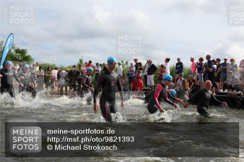 21.06.2026 - Viking Triathlon Michael Strokosch http://msf.ph/oto/9821393 21.06.2026 10:06:25 Schwimmen 56, 72, 85, 184, 188, 212, 274, 312, 415, 489, 522, 533, 539, 577, 603 meine-sportfotos.de
