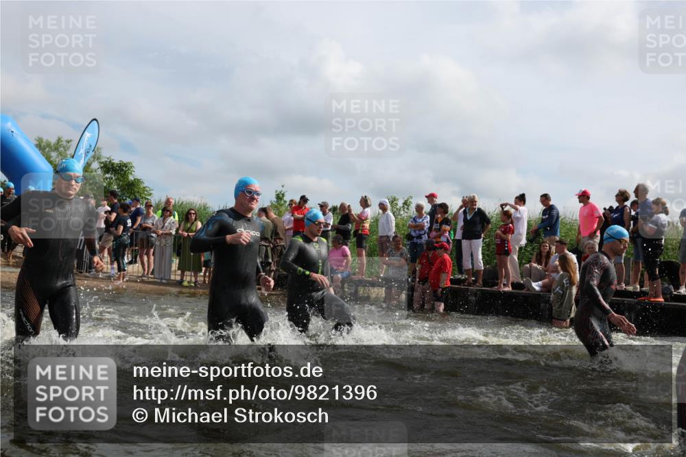 21.06.2026 - Viking Triathlon Michael Strokosch http://msf.ph/oto/9821396 21.06.2026 10:06:26 Schwimmen 56, 72, 85, 184, 188, 212, 274, 312, 415, 489, 522, 533, 539, 577, 603 meine-sportfotos.de