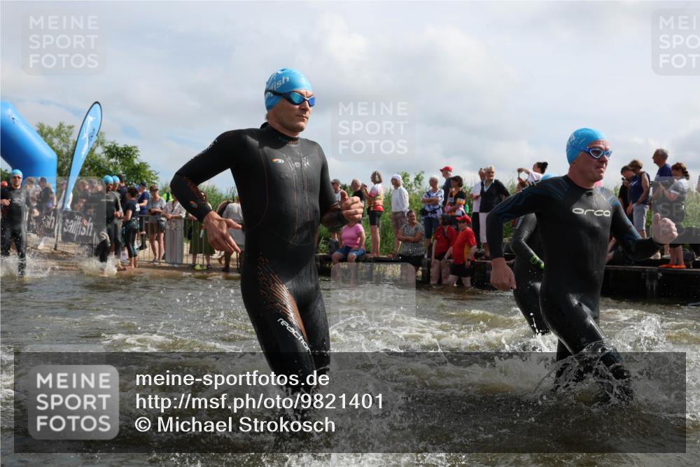 21.06.2026 - Viking Triathlon Michael Strokosch http://msf.ph/oto/9821401 21.06.2026 10:06:28 Schwimmen 56, 72, 85, 151, 177, 184, 188, 212, 274, 415, 445, 489, 522, 533, 539, 577, 603, 616, 619 meine-sportfotos.de