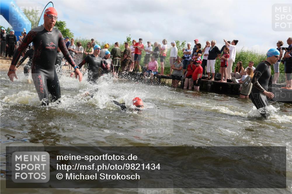 21.06.2026 - Viking Triathlon Michael Strokosch http://msf.ph/oto/9821434 21.06.2026 10:06:49 Schwimmen 54, 166, 245, 310, 429, 444, 449, 464, 495, 609, 615, 618, 638, 641, 668 meine-sportfotos.de