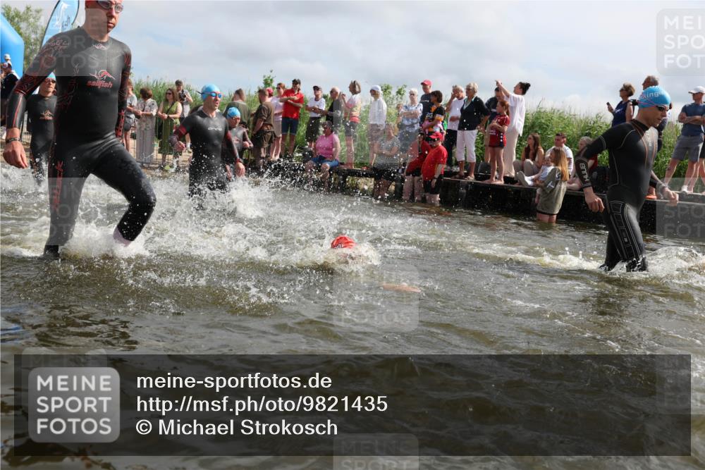 21.06.2026 - Viking Triathlon Michael Strokosch http://msf.ph/oto/9821435 21.06.2026 10:06:50 Schwimmen 54, 166, 245, 310, 429, 444, 449, 464, 495, 609, 615, 618, 638, 641, 668 meine-sportfotos.de