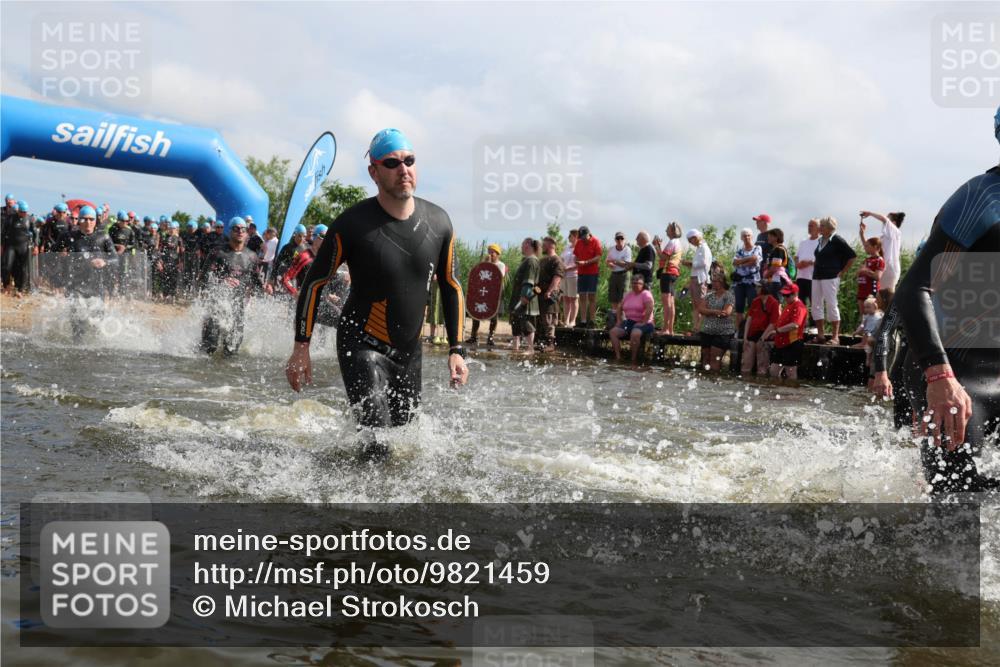 21.06.2026 - Viking Triathlon Michael Strokosch http://msf.ph/oto/9821459 21.06.2026 10:07:04 Schwimmen 37, 60, 69, 94, 123, 135, 289, 307, 314, 329, 345, 369, 470, 523, 555 meine-sportfotos.de