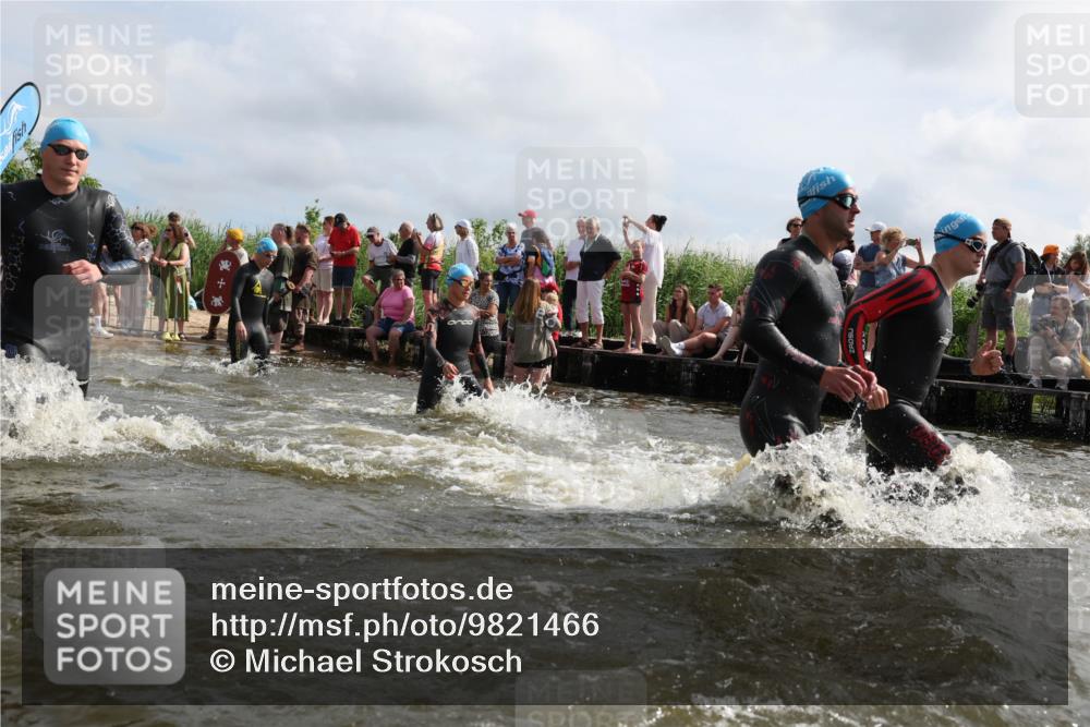 21.06.2026 - Viking Triathlon Michael Strokosch http://msf.ph/oto/9821466 21.06.2026 10:07:07 Schwimmen 37, 60, 69, 94, 123, 135, 289, 307, 314, 329, 345, 369, 470, 523, 555 meine-sportfotos.de