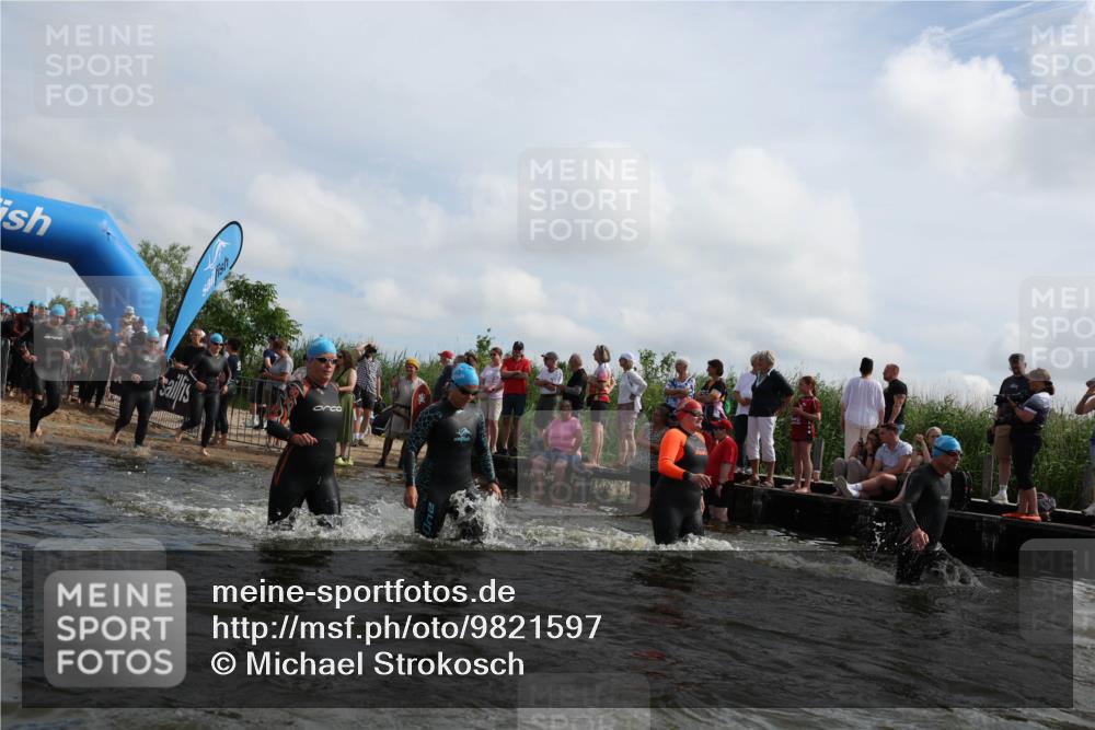 21.06.2026 - Viking Triathlon Michael Strokosch http://msf.ph/oto/9821597 21.06.2026 10:08:14 Schwimmen 59, 101, 172, 182, 223, 250, 283, 335, 382, 416, 421, 427, 433, 434, 463, 564, 642 meine-sportfotos.de