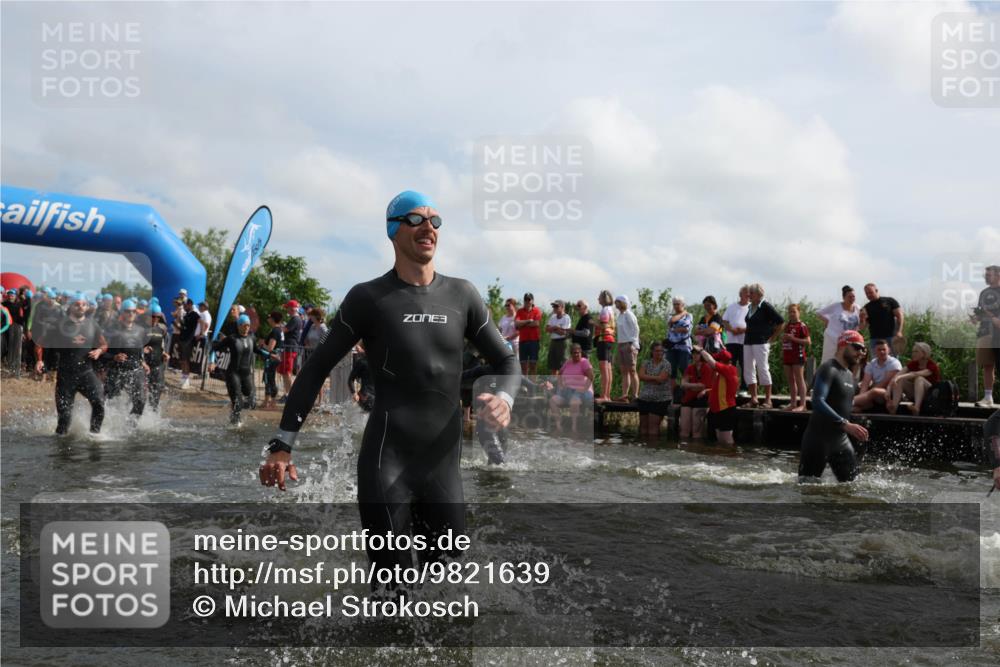 21.06.2026 - Viking Triathlon Michael Strokosch http://msf.ph/oto/9821639 21.06.2026 10:08:39 Schwimmen 48, 75, 92, 105, 203, 207, 254, 317, 322, 324, 365, 376, 409, 549, 571, 629 meine-sportfotos.de