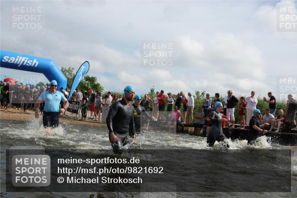 21.06.2026 - Viking Triathlon Michael Strokosch http://msf.ph/oto/9821692 21.06.2026 10:09:02 Schwimmen 40, 70, 77, 106, 139, 181, 237, 252, 344, 362, 509, 542, 631, 652 meine-sportfotos.de