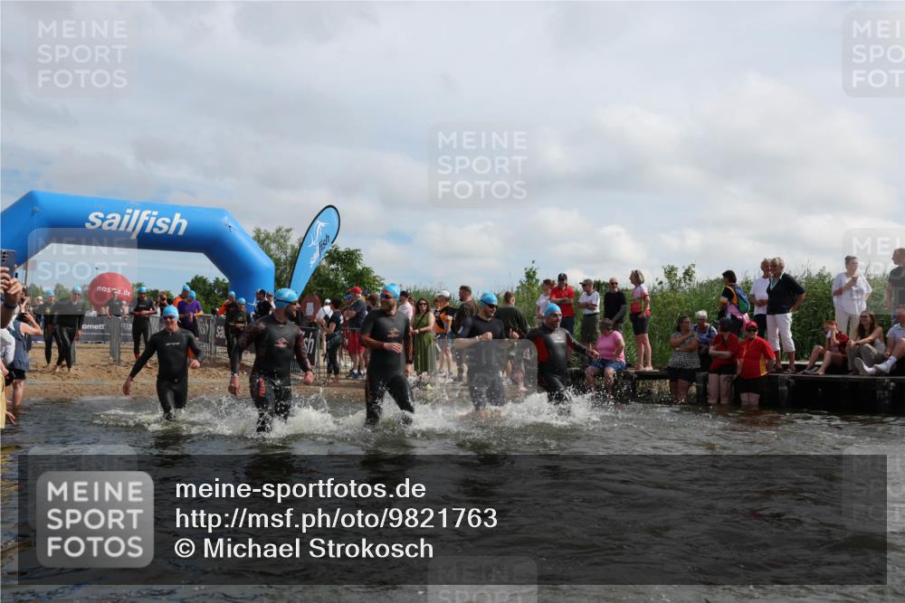 21.06.2026 - Viking Triathlon Michael Strokosch http://msf.ph/oto/9821763 21.06.2026 10:09:32 Schwimmen 52, 61, 117, 174, 244, 264, 305, 309, 357, 379, 417, 439, 491, 512, 515, 557 meine-sportfotos.de