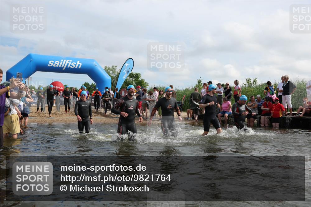 21.06.2026 - Viking Triathlon Michael Strokosch http://msf.ph/oto/9821764 21.06.2026 10:09:32 Schwimmen 52, 61, 117, 174, 244, 264, 305, 309, 357, 379, 417, 439, 491, 512, 515, 557 meine-sportfotos.de