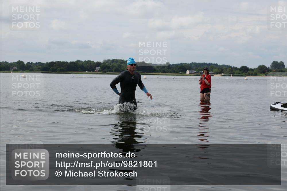 21.06.2026 - Viking Triathlon Michael Strokosch http://msf.ph/oto/9821801 21.06.2026 10:24:22 Schwimmen 517 meine-sportfotos.de