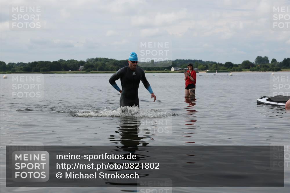 21.06.2026 - Viking Triathlon Michael Strokosch http://msf.ph/oto/9821802 21.06.2026 10:24:23 Schwimmen 517 meine-sportfotos.de