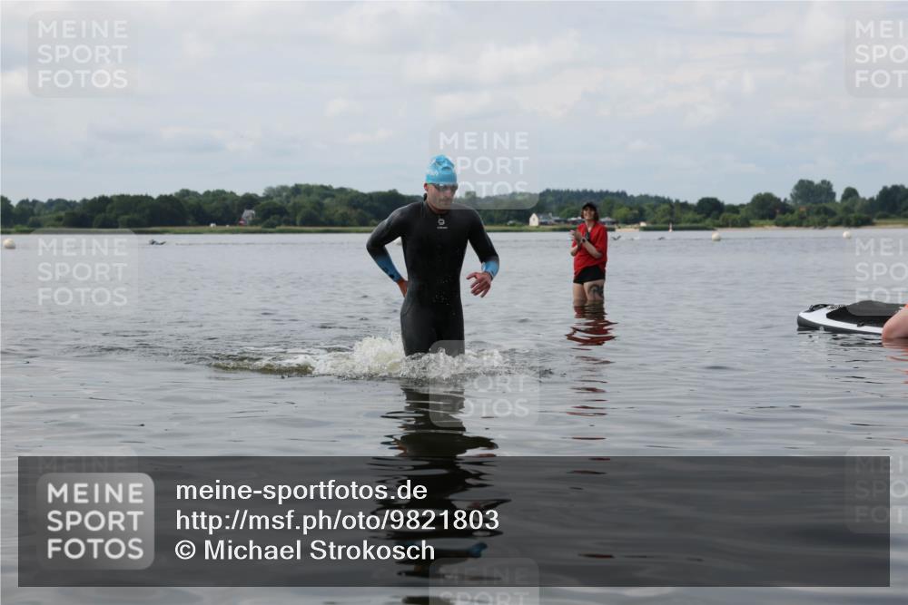 21.06.2026 - Viking Triathlon Michael Strokosch http://msf.ph/oto/9821803 21.06.2026 10:24:23 Schwimmen 517 meine-sportfotos.de