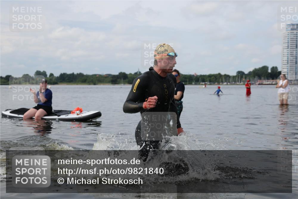 21.06.2026 - Viking Triathlon Michael Strokosch http://msf.ph/oto/9821840 21.06.2026 10:24:51 Schwimmen 9 meine-sportfotos.de
