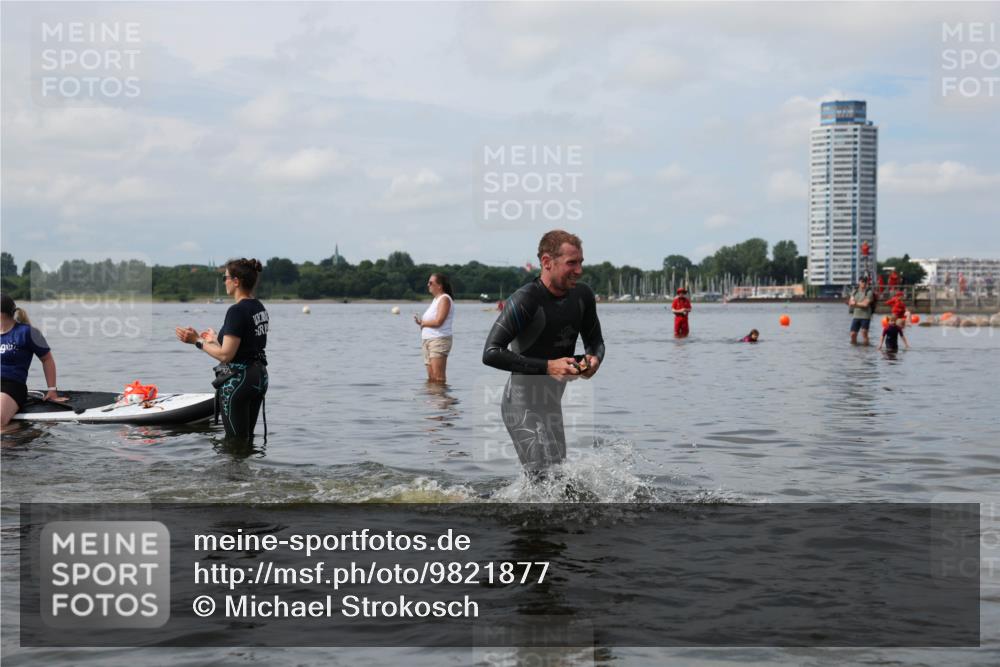 21.06.2026 - Viking Triathlon Michael Strokosch http://msf.ph/oto/9821877 21.06.2026 10:25:38 Schwimmen 4, 8, 10 meine-sportfotos.de