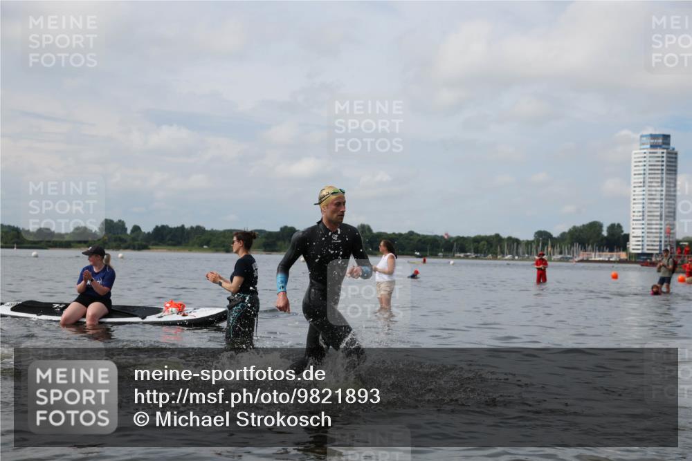 21.06.2026 - Viking Triathlon Michael Strokosch http://msf.ph/oto/9821893 21.06.2026 10:25:45 Schwimmen 4, 8, 10 meine-sportfotos.de
