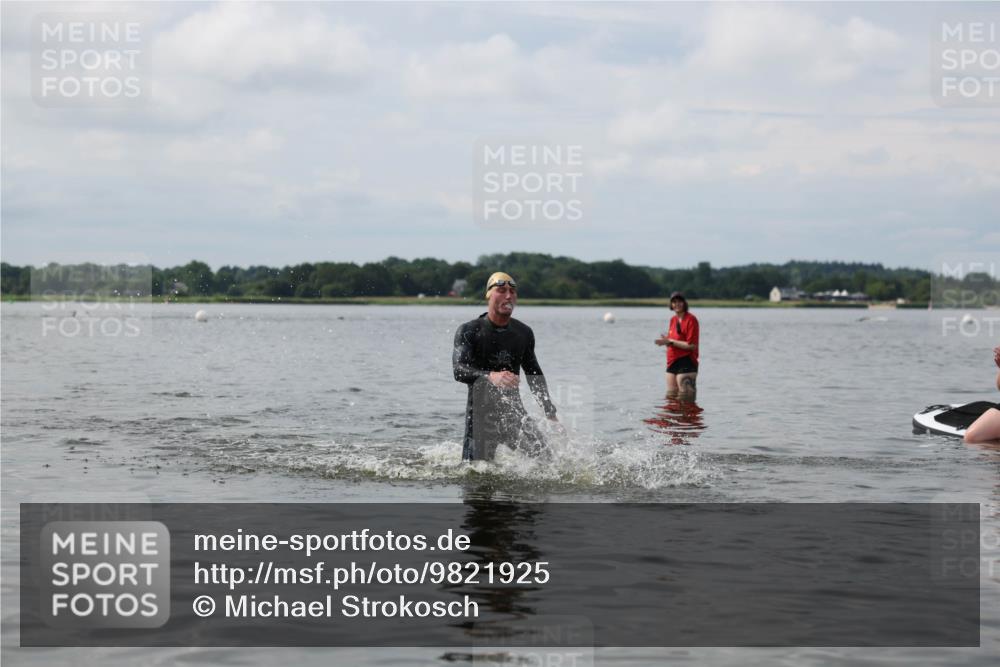 21.06.2026 - Viking Triathlon Michael Strokosch http://msf.ph/oto/9821925 21.06.2026 10:26:10 Schwimmen 2, 21, 548 meine-sportfotos.de