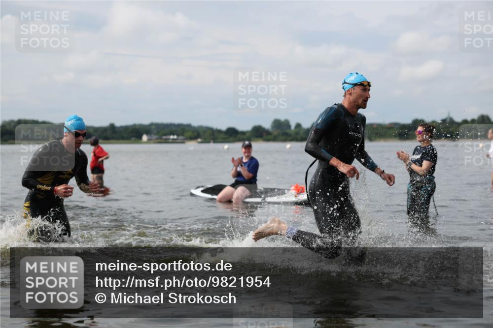 21.06.2026 - Viking Triathlon Michael Strokosch http://msf.ph/oto/9821954 21.06.2026 10:26:26 Schwimmen 21, 474, 548 meine-sportfotos.de