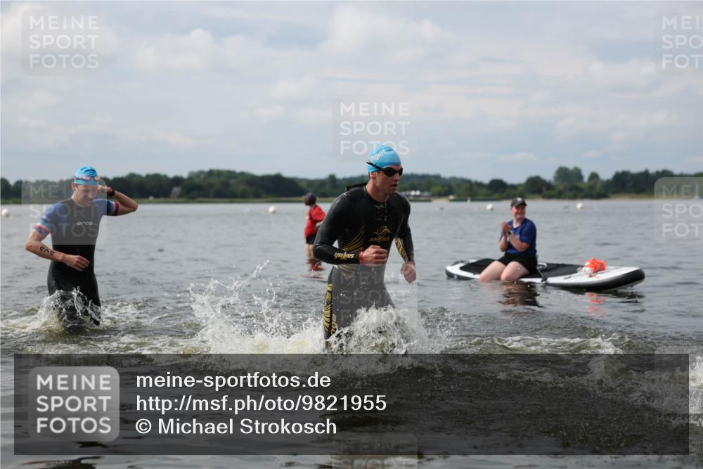 21.06.2026 - Viking Triathlon Michael Strokosch http://msf.ph/oto/9821955 21.06.2026 10:26:26 Schwimmen 21, 474, 548 meine-sportfotos.de