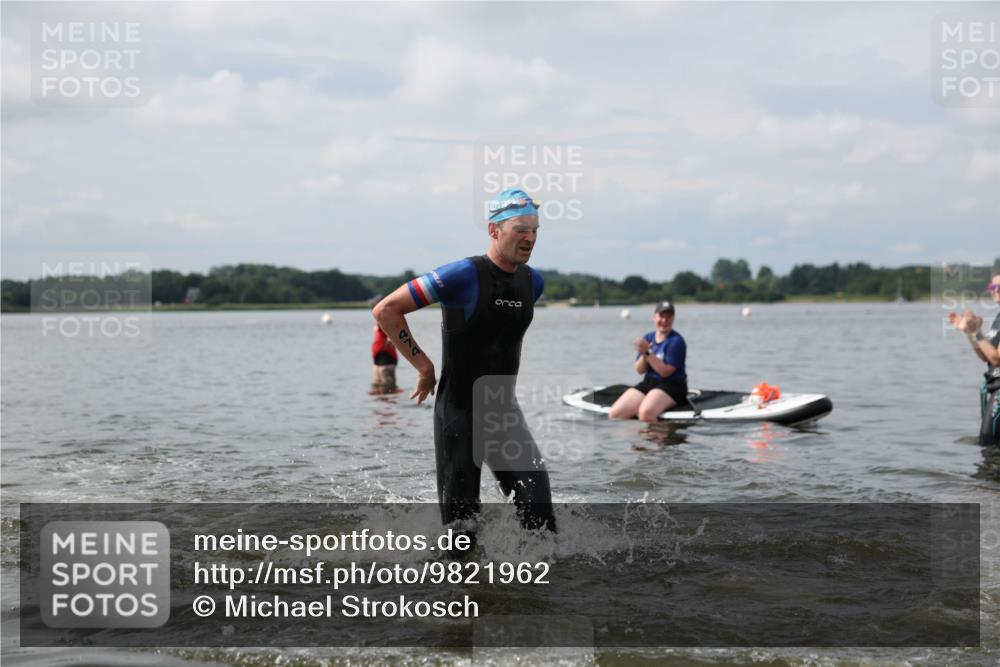 21.06.2026 - Viking Triathlon Michael Strokosch http://msf.ph/oto/9821962 21.06.2026 10:26:28 Schwimmen 21, 474, 548 meine-sportfotos.de