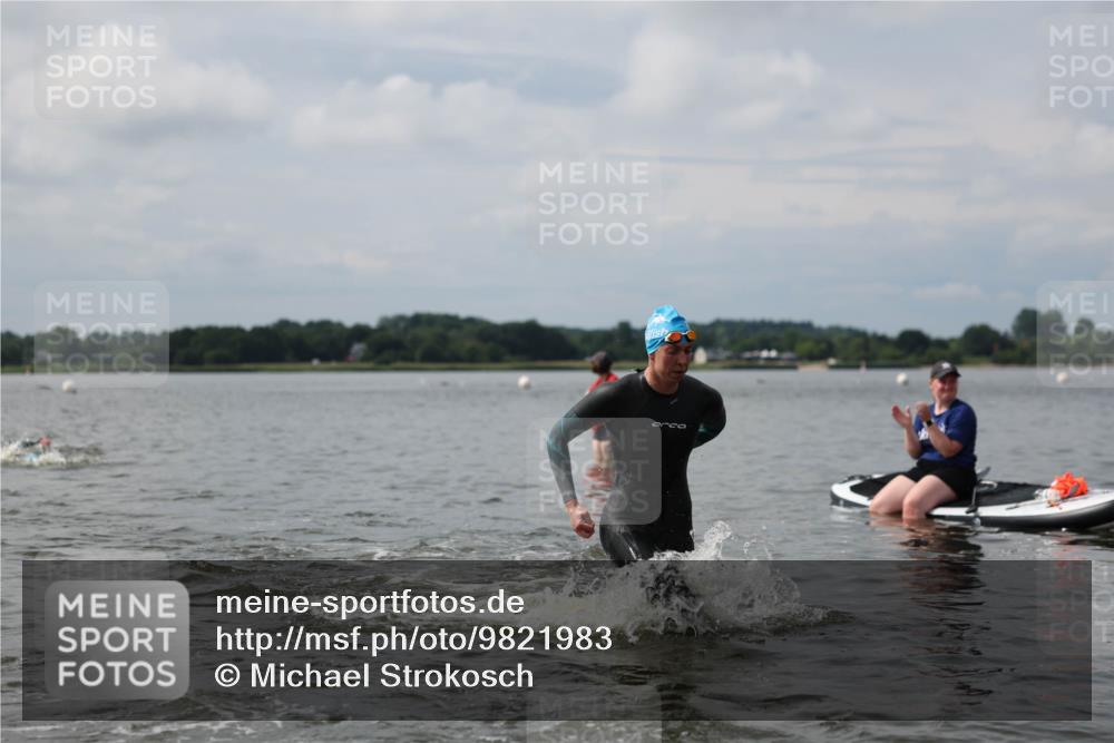 21.06.2026 - Viking Triathlon Michael Strokosch http://msf.ph/oto/9821983 21.06.2026 10:26:47 Schwimmen 7, 25, 176, 334, 426, 453, 547, 575 meine-sportfotos.de