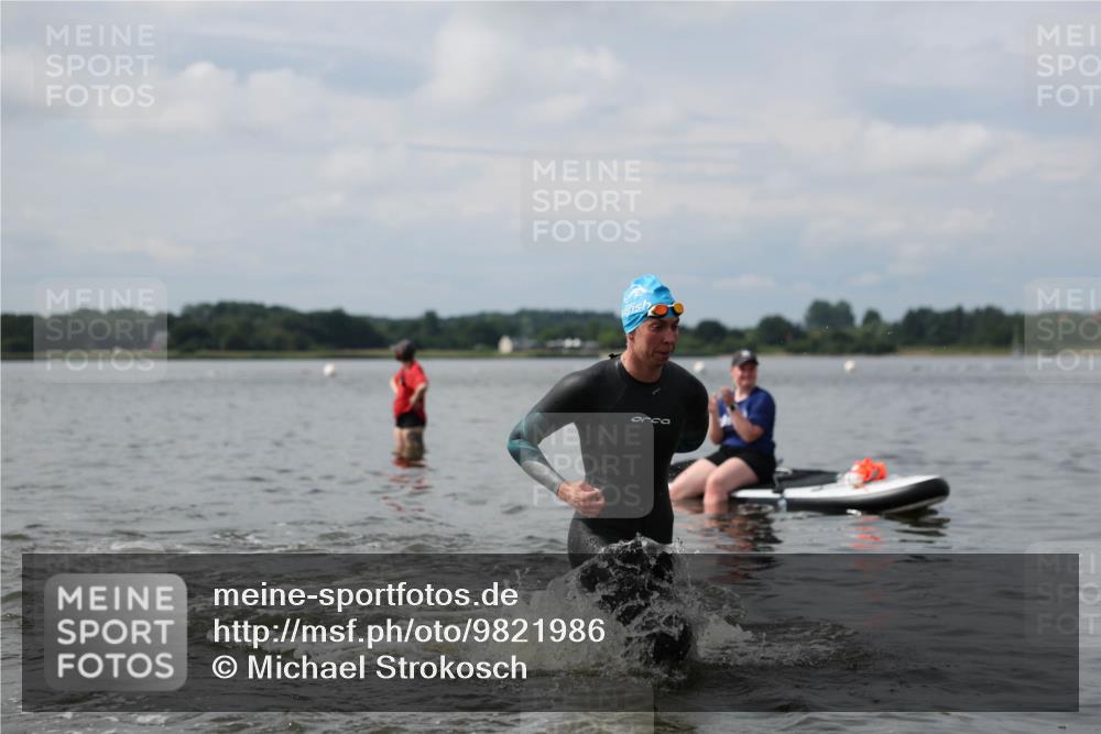 21.06.2026 - Viking Triathlon Michael Strokosch http://msf.ph/oto/9821986 21.06.2026 10:26:48 Schwimmen 7, 25, 176, 334, 426, 453, 547, 575 meine-sportfotos.de