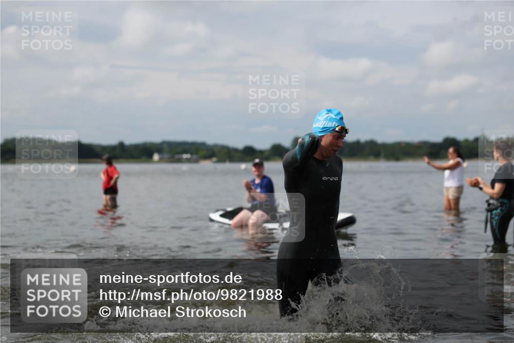 21.06.2026 - Viking Triathlon Michael Strokosch http://msf.ph/oto/9821988 21.06.2026 10:26:48 Schwimmen 7, 25, 176, 334, 426, 453, 547, 575 meine-sportfotos.de