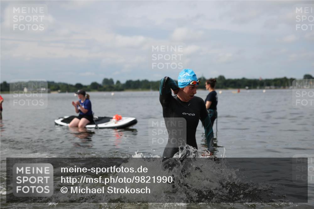 21.06.2026 - Viking Triathlon Michael Strokosch http://msf.ph/oto/9821990 21.06.2026 10:26:49 Schwimmen 7, 25, 176, 334, 426, 453, 547, 575 meine-sportfotos.de