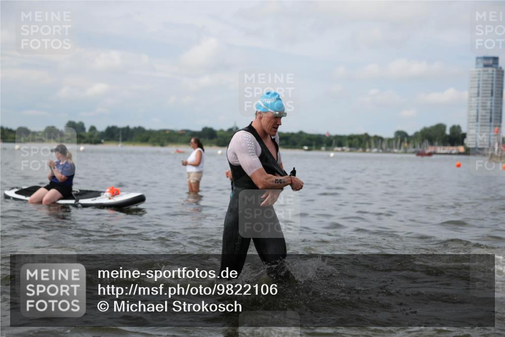 21.06.2026 - Viking Triathlon Michael Strokosch http://msf.ph/oto/9822106 21.06.2026 10:28:10 Schwimmen 19, 29, 119, 280, 342, 371, 565 meine-sportfotos.de