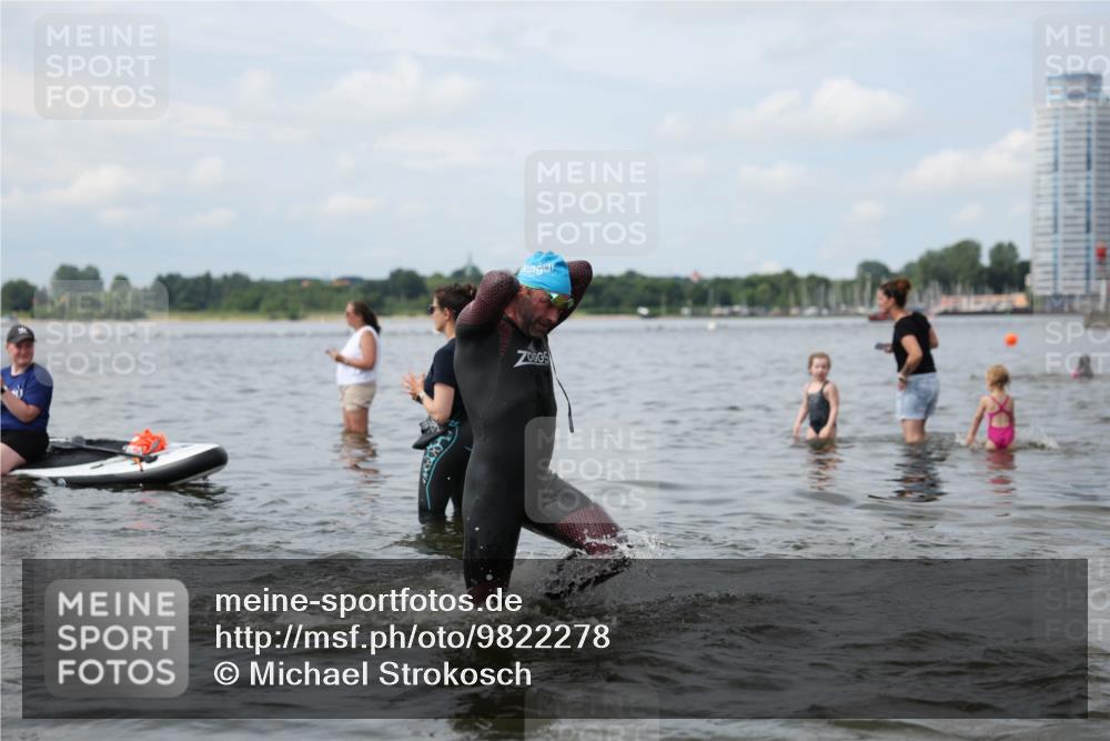 21.06.2026 - Viking Triathlon Michael Strokosch http://msf.ph/oto/9822278 21.06.2026 10:30:13 Schwimmen 27, 38, 104, 218 meine-sportfotos.de