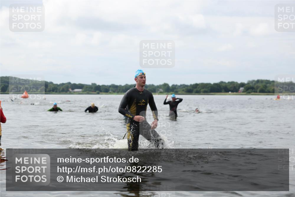 21.06.2026 - Viking Triathlon Michael Strokosch http://msf.ph/oto/9822285 21.06.2026 10:30:17 Schwimmen 5, 27, 42, 104, 218 meine-sportfotos.de