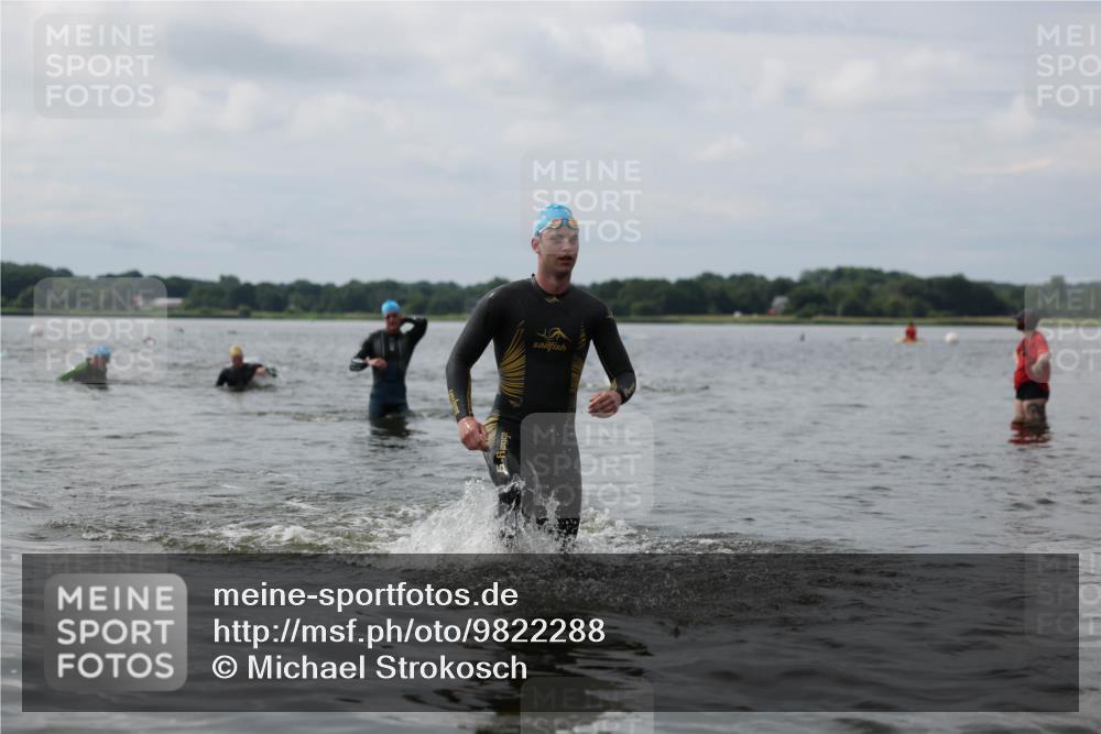 21.06.2026 - Viking Triathlon Michael Strokosch http://msf.ph/oto/9822288 21.06.2026 10:30:17 Schwimmen 5, 27, 42, 104, 218 meine-sportfotos.de