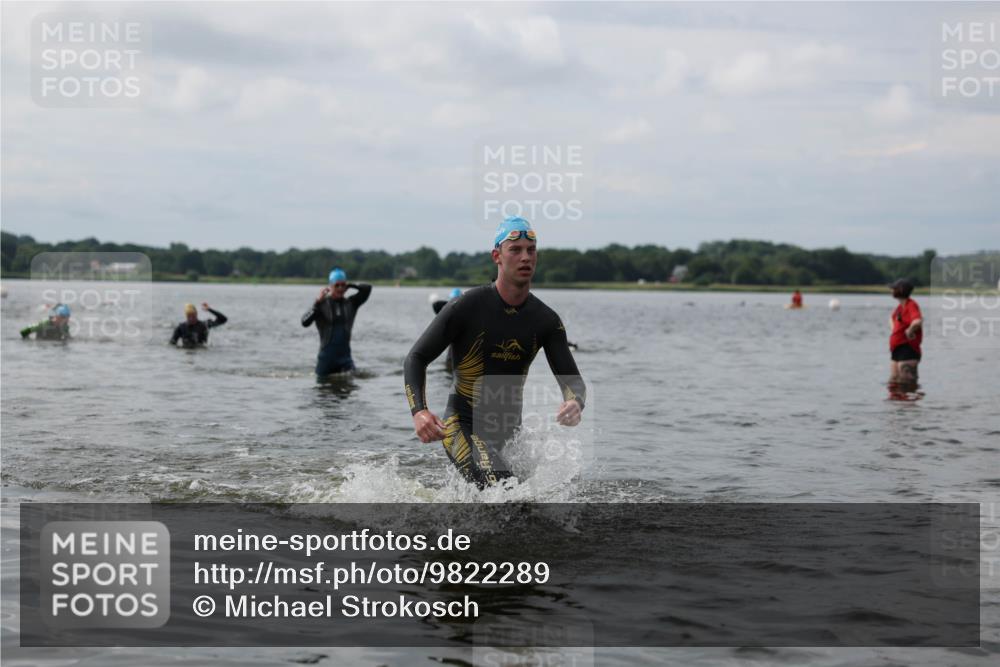 21.06.2026 - Viking Triathlon Michael Strokosch http://msf.ph/oto/9822289 21.06.2026 10:30:18 Schwimmen 5, 27, 42, 103, 104, 218 meine-sportfotos.de