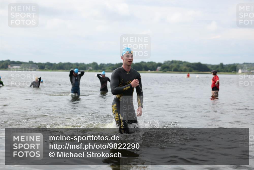 21.06.2026 - Viking Triathlon Michael Strokosch http://msf.ph/oto/9822290 21.06.2026 10:30:18 Schwimmen 5, 27, 42, 103, 104, 218 meine-sportfotos.de
