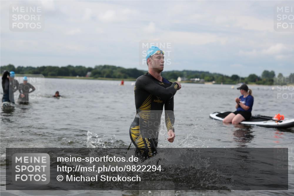 21.06.2026 - Viking Triathlon Michael Strokosch http://msf.ph/oto/9822294 21.06.2026 10:30:19 Schwimmen 5, 27, 42, 103, 104, 218 meine-sportfotos.de