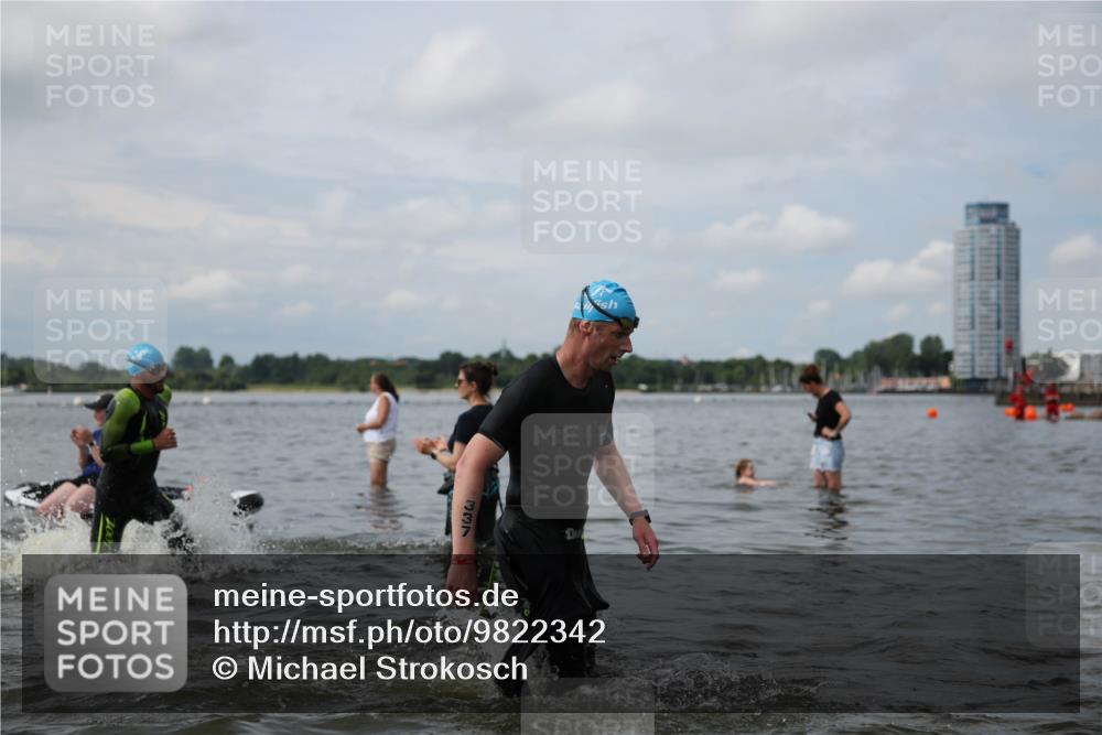 21.06.2026 - Viking Triathlon Michael Strokosch http://msf.ph/oto/9822342 21.06.2026 10:30:42 Schwimmen 5, 103, 131, 337, 394 meine-sportfotos.de
