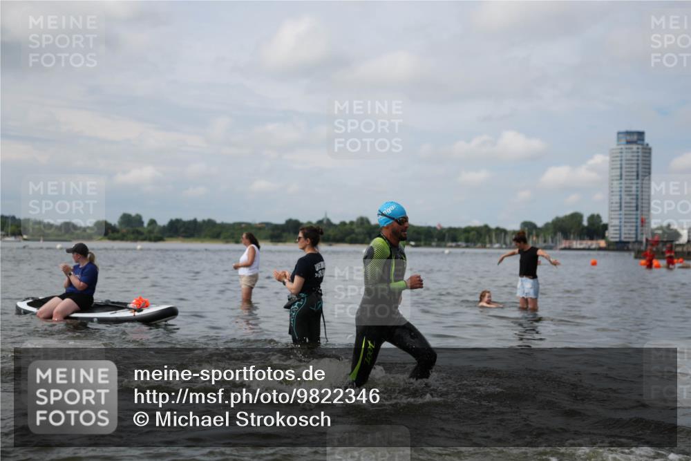 21.06.2026 - Viking Triathlon Michael Strokosch http://msf.ph/oto/9822346 21.06.2026 10:30:43 Schwimmen 103, 131, 337, 394 meine-sportfotos.de