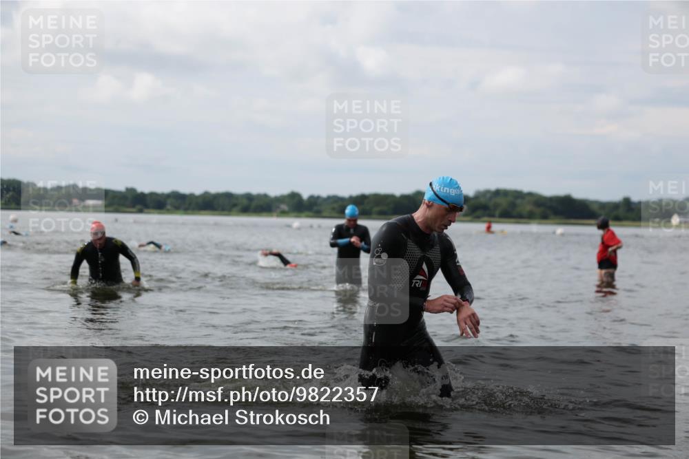 21.06.2026 - Viking Triathlon Michael Strokosch http://msf.ph/oto/9822357 21.06.2026 10:30:54 Schwimmen 131, 454, 665 meine-sportfotos.de