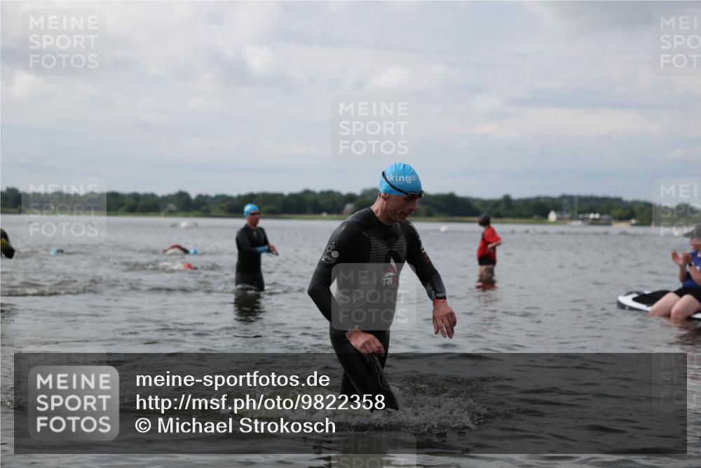 21.06.2026 - Viking Triathlon Michael Strokosch http://msf.ph/oto/9822358 21.06.2026 10:30:55 Schwimmen 131, 454, 665 meine-sportfotos.de