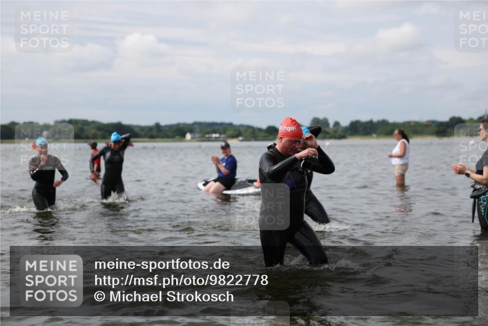 21.06.2026 - Viking Triathlon Michael Strokosch http://msf.ph/oto/9822778 21.06.2026 10:35:01 Schwimmen 18, 26, 73, 100, 199, 267, 372, 568, 621, 623 meine-sportfotos.de