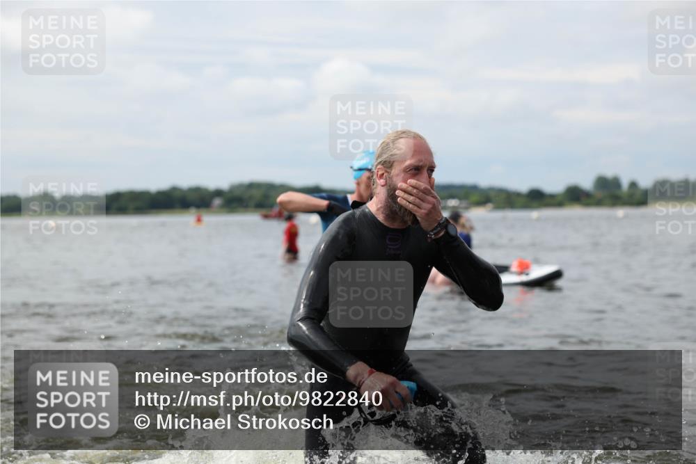 21.06.2026 - Viking Triathlon Michael Strokosch http://msf.ph/oto/9822840 21.06.2026 10:35:29 Schwimmen 49, 136, 194, 226, 242, 311, 332, 380, 430, 490, 501, 551 meine-sportfotos.de