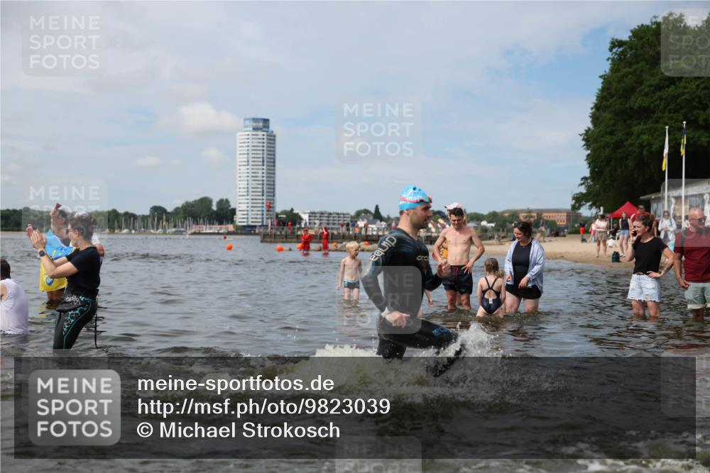 21.06.2026 - Viking Triathlon Michael Strokosch http://msf.ph/oto/9823039 21.06.2026 10:37:10 Schwimmen 64, 84, 89, 142, 370, 450, 455, 553 meine-sportfotos.de