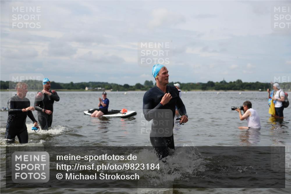 21.06.2026 - Viking Triathlon Michael Strokosch http://msf.ph/oto/9823184 21.06.2026 10:38:27 Schwimmen 53, 55, 300, 303, 316, 397, 465, 546, 567 meine-sportfotos.de