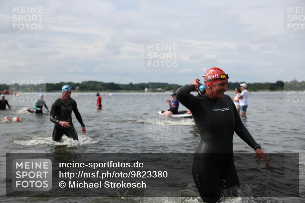 21.06.2026 - Viking Triathlon Michael Strokosch http://msf.ph/oto/9823380 21.06.2026 10:40:03 Schwimmen 58, 167, 211, 256, 333, 398, 411, 425, 460, 484, 493, 647, 649 meine-sportfotos.de